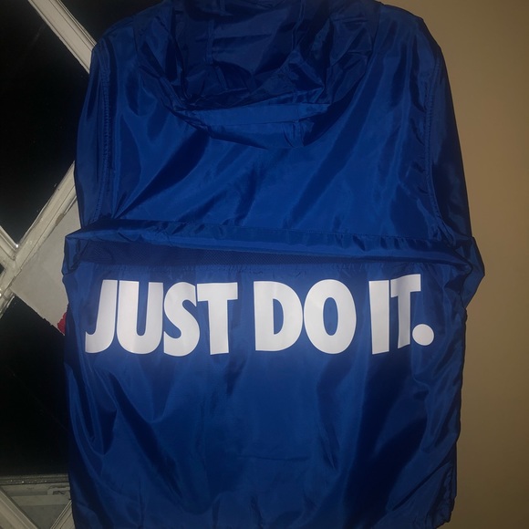 Men’s Nike windbreaker/wind runner - Picture 3 of 5